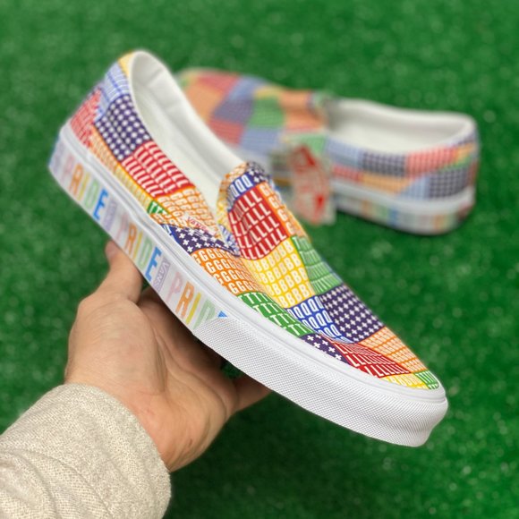 VANS Pride Classic Low Womens Slip-on Shoes Multicolor VN0A33TB3WJ1 NEW Multi Sz - Picture 1 of 7